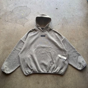 NUEVO CON ETIQUETAS Para hombres Fear of God Essentials Parche Frontal Logo Sudadera con Capucha Pullover Sudadera L - Imagen 1 de 7