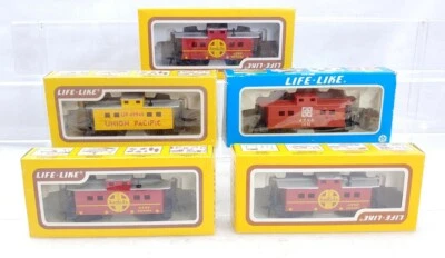 5 Life-like HO Gauge Cabooses In Box C-8 LN Condition - Image 1 of 4