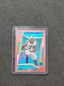 Panini Rookies And Stars 2022 Ikem Ekwonu rojo paralelo RC/35 Carolina Panthers - Imagen 1 de 2