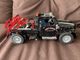 LEGO TECHNIC: Pick-Up Tow Truck (9395) Assembled, manuals included, no box