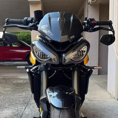 Pára-brisa esportivo de fibra de carbono Triumph Street Triple 765 R/RS 2023 - 2025 - Imagem 1 de 3