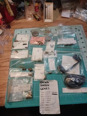Piezas de carrete Diawa engranajes de piñón nuevos. Placa lateral de mango nueva Foto 1 de 4