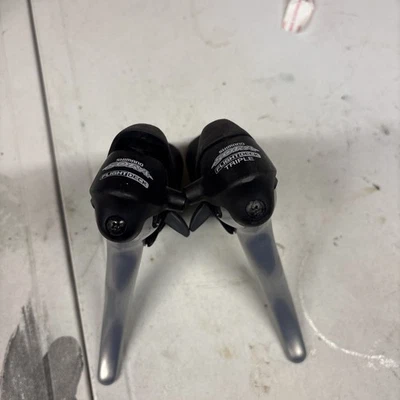 Shimano ST-3303 ST-3300 SORA 3x8 TRIPLE STI Road Bike Shifters Brake Levers - Image 1 of 4