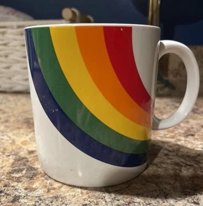 Vintage 1984 Regenbogen Tasse von F.T.D.. As Seen On Stranger Things PRIDE - Bild 1 von 6