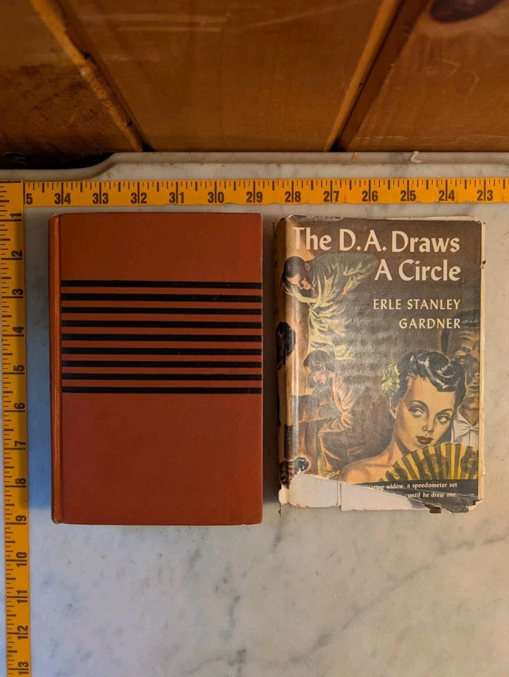 The D. A. Draws A Circle by Erle Stanley Gardner Hardcover DJ Mystery Book 1943 Foto 1 de 4