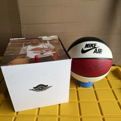 Nike Air Jordan Premium 8P Baloncesto y Caja Negro/Blanco/Rojo J1003087 699 Foto 1 de 4