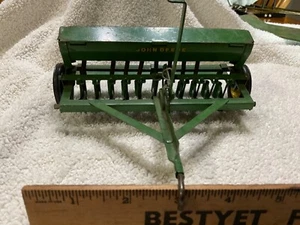 Vintage Eska Carter Tru-Scale John Deere Green Lid Grain Drill 1:16 Scale - Picture 1 of 8