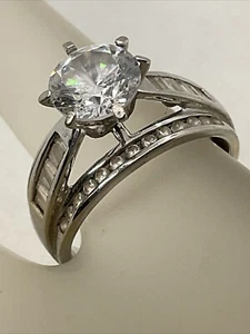 WUNDERSCHÖNER einfarbiger 10K Weißgold gemischte Form weiß CZ Verlobungsring 4,2 g. Größe 8 - Bild 1 von 22