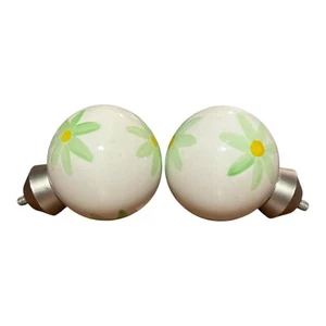 Pottery Barn Kids Finials White With Green Daisy Flowers Ceramic Set HTF PBK - Picture 1 of 6