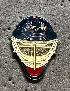 Vancouver Canucks Goalie Mask NHL Hockey Pin - Foto 1 di 1