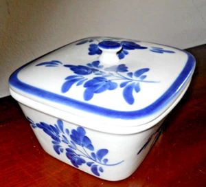 White with Blue Floral design Porcelain 8" Serving Dish W/Lid Made in Portugal - Picture 1 of 10