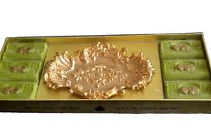 GRECIAN BAROQUE Soap Pack 6 Embossed DELAGAR Gold Tone Metal Dish NOS Vintage - Picture 1 of 5