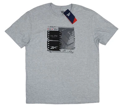 Camiseta masculina gráfica manga curta Reebok Classics Unfollow Street Scene nova com etiquetas - Imagem 1 de 4