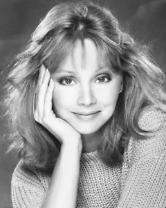 76031 SHELLEY LONG CLOS EUP SMILING PHOTO Wall Print Poster US - Picture 1 of 7