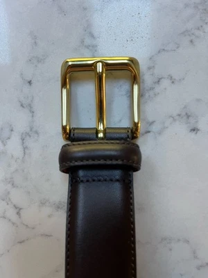 Cinturón Coach para hombre de cuero liso genuino L 42” color marrón oscuro dorado latón Foto 1 de 4