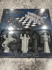 Wizarding World of Harry Potter Wizard Chess Set The Noble Collection Sealed NEW - Picture 1 of 3