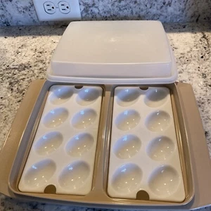 Vintage Tupperware 723-2 Almond Beige Deviled Egg Keeper Carrier Kitchen Storage - Picture 1 of 6