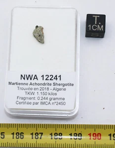 Fragment de Météorite NWA 12241 - Martienne Ach Shergottite ( 0.244 g - 006** ) - Imagen 1 de 8