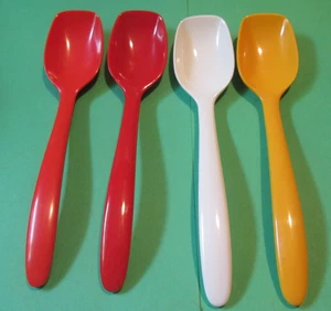 LOT OF 4 VTG PLASTIC Melamine SpoonS 2 Made In Denmark 2517 OTHER 2 THAILAND 517 - Picture 1 of 2