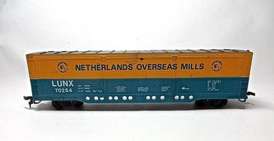HO Bachmann Netherlands Overseas Mills 56' Roll Up Sides Boxcar 1960's Era - Image 1 of 4