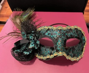Masquerade Half Face Mask Peacock Feather Green, Gold & Black Party Halloween - Picture 1 of 3
