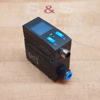 Sensor de flujo Festo SFAB-200U-WQ8-2SA-M12, 565395, 15-30 VDC, 2-200 i/min - USADO Foto 1 de 4