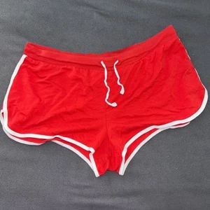 No Boundaries rote Sportshorts weißer Besatz Kordelzug XL/XG (15-17) Damen - Bild 1 von 6