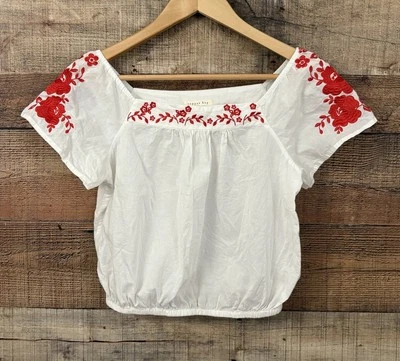Copper Key White With Red Floral Embroidery Women’s Sz S Cropped Peasant Top Y2K - Image 1 of 4