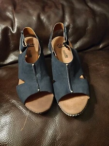 Clarks Keilsandaletten in Navy Wildleder - Bild 1 von 4