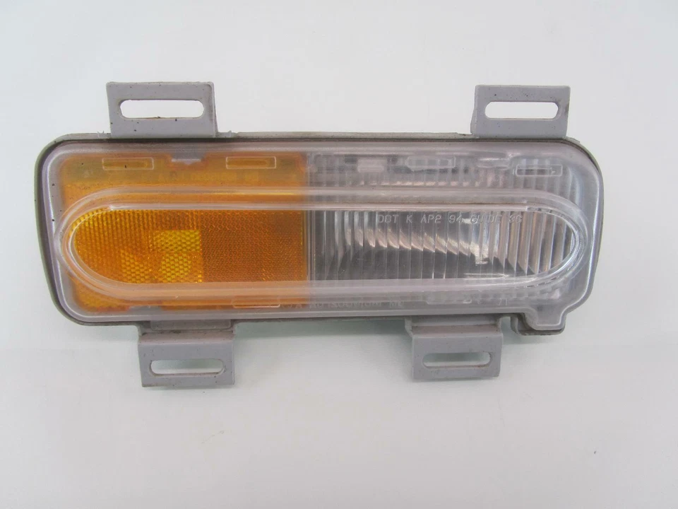 95-99 OLDSMOBILE AURORA Pasajero Derecho Parachoques Delantero Luz Esquina Lámpara R Foto 1 de 3