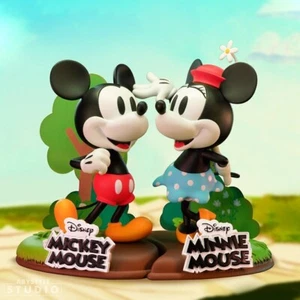 Set statuette diorama Mickey Mouse e Minnie Topolino Disney 1/10 - Foto 1 di 17