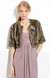 ROBBI & NIKKI FAUX FUR CROPPED SIZE SMALL JACKET WITH RHINSTONE BROOCH ACCENT - Picture 1 of 10