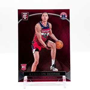 Panini 2024-25 totalmente certificado Kyshawn George Red novato #153 - Wizards - Imagen 1 de 2