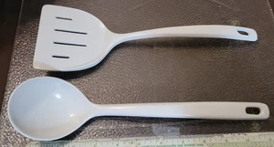 Juego de 2 espátulas y cuchara baster Turner vintage Ekco de melamina blanca 11,75" - Imagen 1 de 5
