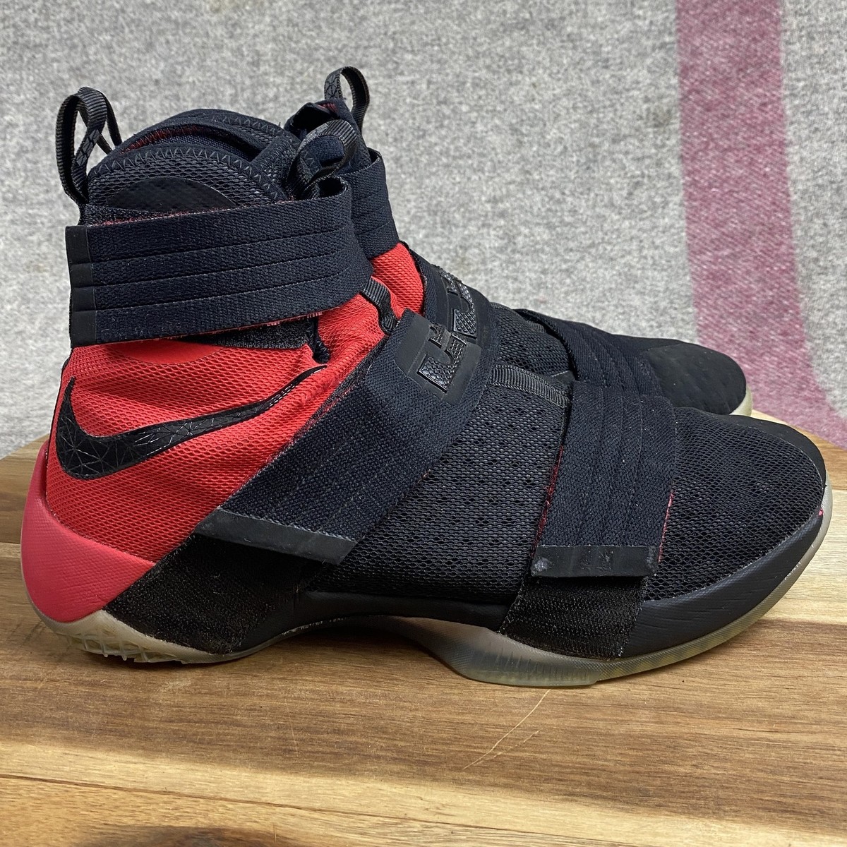 Nike Zoom Soldier VIII 10 黒/赤 Nike LeBron Soldier 8 Black