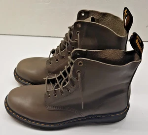Botín de cuero suave de 8 agujeros verde oliva oscuro Drab Dr Marten's para hombre talla 14 - Imagen 1 de 6
