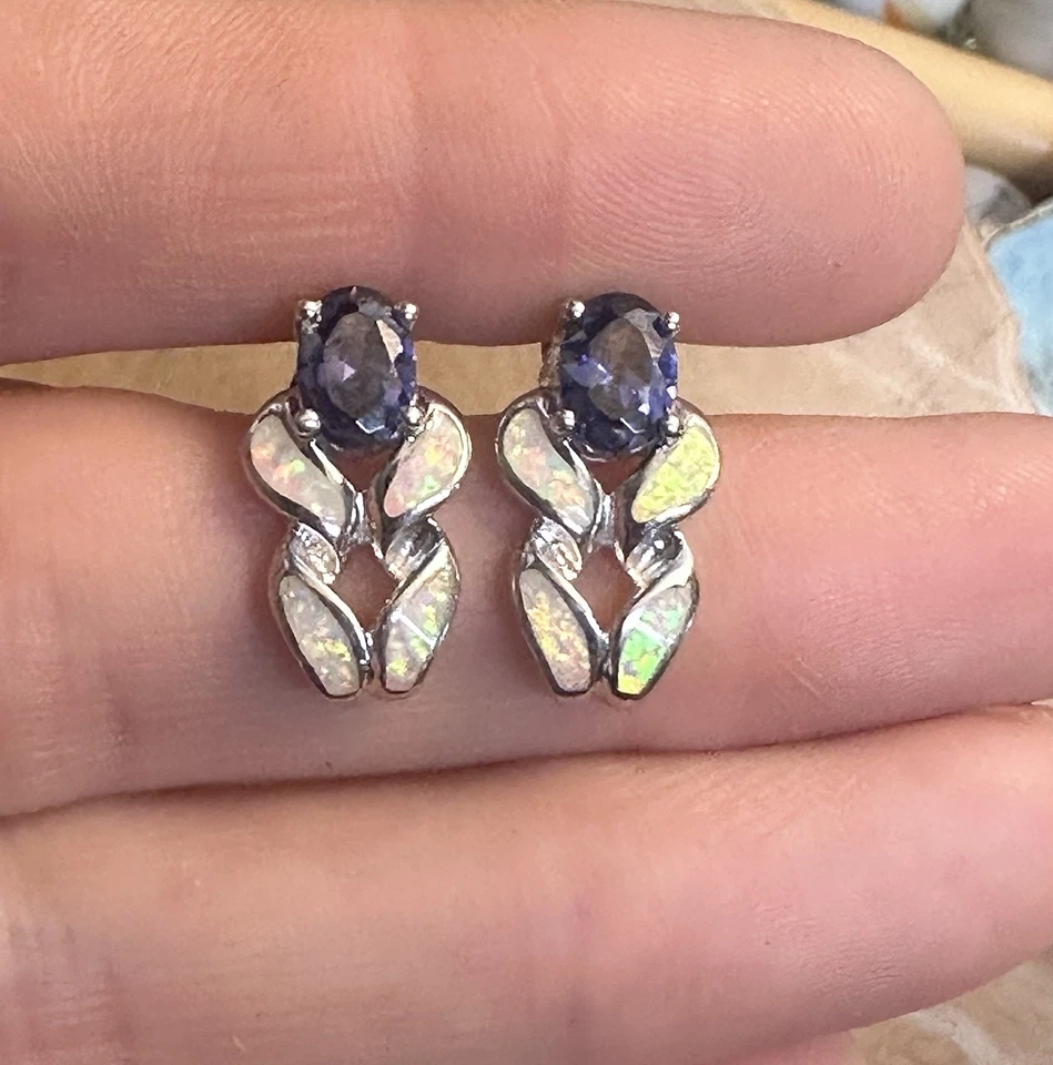 Preciosos pendientes de plata de ley 925 con zafiro púrpura y opalita blanca creados en laboratorio Foto 1 de 4