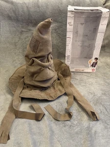 Harry Potter Zaubererwelt sprechender animierter Sortierhut braun verpackt - Bild 1 von 19