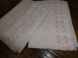 Vintage Pair of Pillowcases Pink with Lace Trim Ana Lisa - Picture 1 of 9
