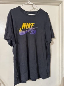 Nike Tee SB NBA Lakers Mens Shirt Size XL Black Dri Fit Purple Gold - Picture 1 of 3