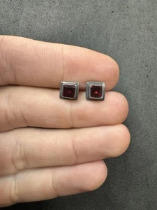 2.7g Vintage Sterling Silver 925 Garnet Stud Earrings Jewelry lot H - Picture 1 of 10