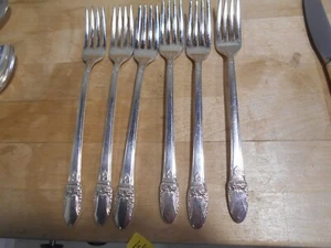 6 Rogers 1937 FIRST LOVE Pattern Grille or Viande Forks Silverplate IS 7756 - Picture 1 of 3