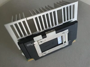 CPU Pentium 3 III Coppermine 700 MHz passive heat sink – Slot 1 - Foto 1 di 8
