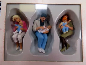 (1SEW147) PREISER 63059 1:32 Spur 1 Sitzende Eltern, Kinder, OVP, neuwertig - Picture 1 of 2