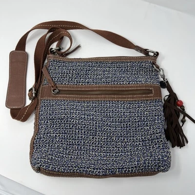 Bolso Bandolera The Sak Lucia Crochet Urbano Denim Azul y Marrón Foto 1 de 4
