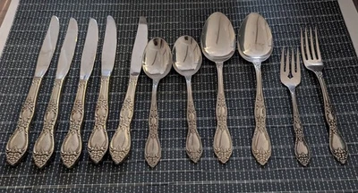 Cubiertos Wm A Rogers Deluxe acero inoxidable Oneida Ltd HUNTINGTON 11 piezas Foto 1 de 4