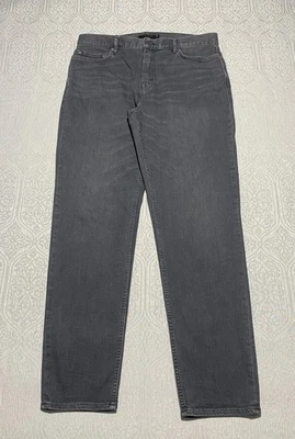 Pantalones de mezclilla elásticos calce cónico atléticos grises 36x34 Banana Republic para hombre Foto 1 de 4