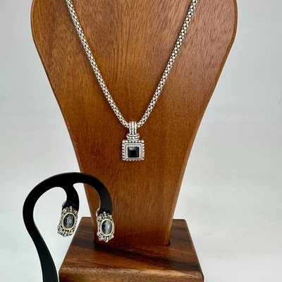 Juego de collar y pendientes tono plata diseño de piedras grises ahumadas con cuentas Foto 1 de 4