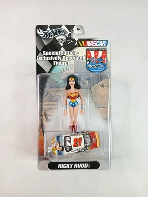 2004 Justice League Hot Wheels Nascar Ricky Rudd carro de corrida e mulher-maravilha - Imagem 1 de 4