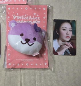 Schlüsselanhänger-Set ROTER SAMT 9. JAHRESTAG SM STORE POP-UP MD PUPPE - FREUDE - Bild 1 von 6